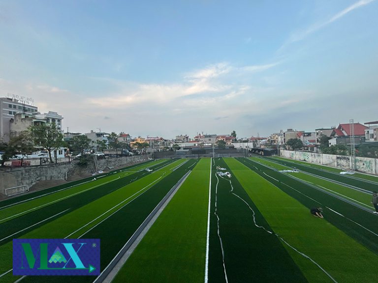 Thi công sân bóng cỏ nhân tạo tại Hạ Long, Quảng Ninh