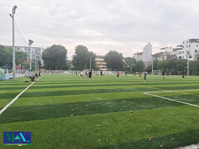 Thi công sân bóng cỏ  nhân tạo trại trường đại học Hà Nội- Thanh Xuân- Hà Nội