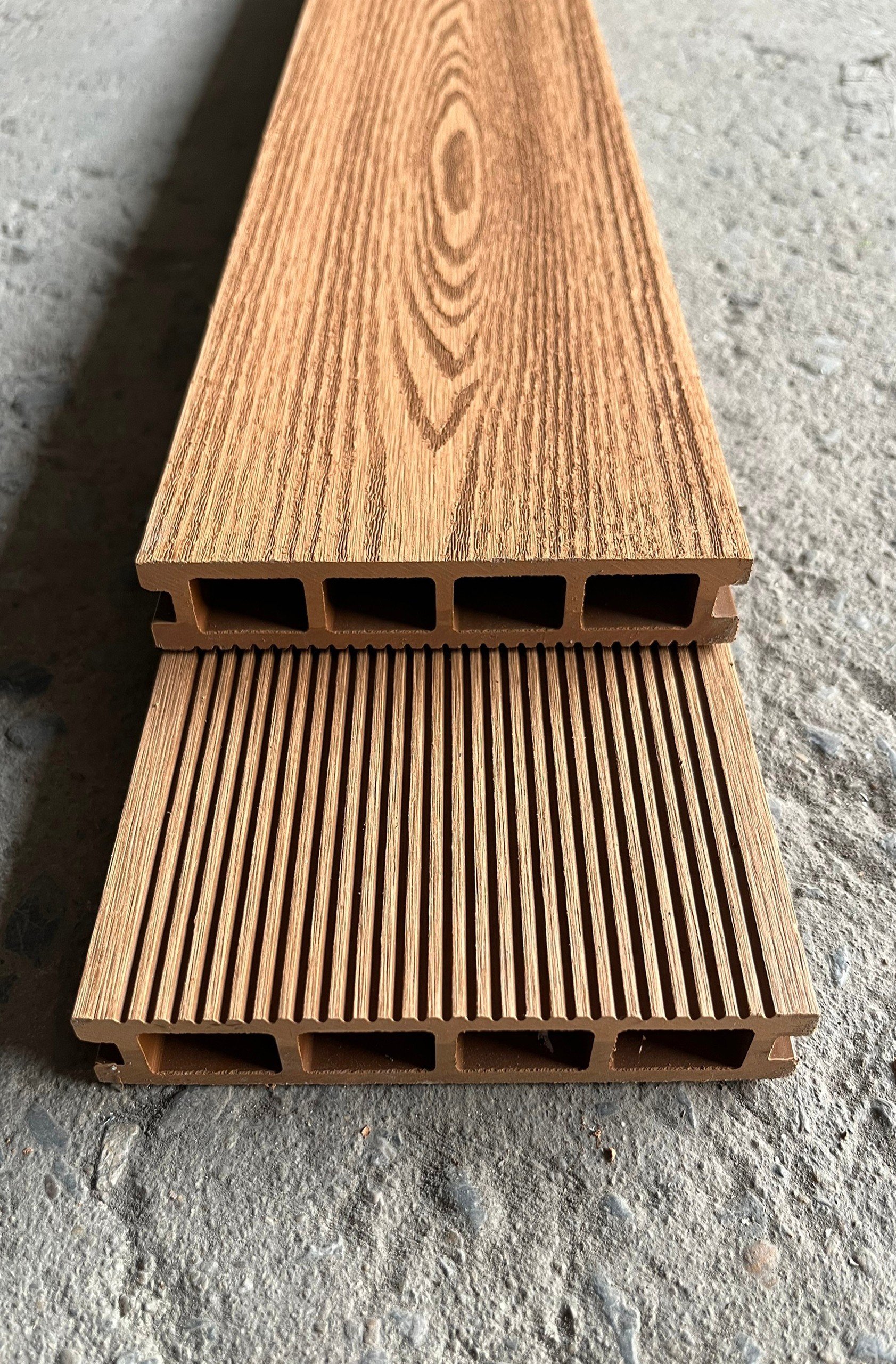 Sàn gỗ nhựa ngoài trời lỗ chữ nhật vân gỗ 2D156
